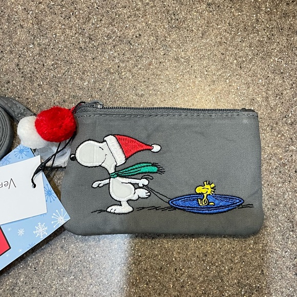 🆕 Vera Bradley Peanuts Zip ID Lanyard in Snoopy and Woodstock Sled - Picture 2 of 5